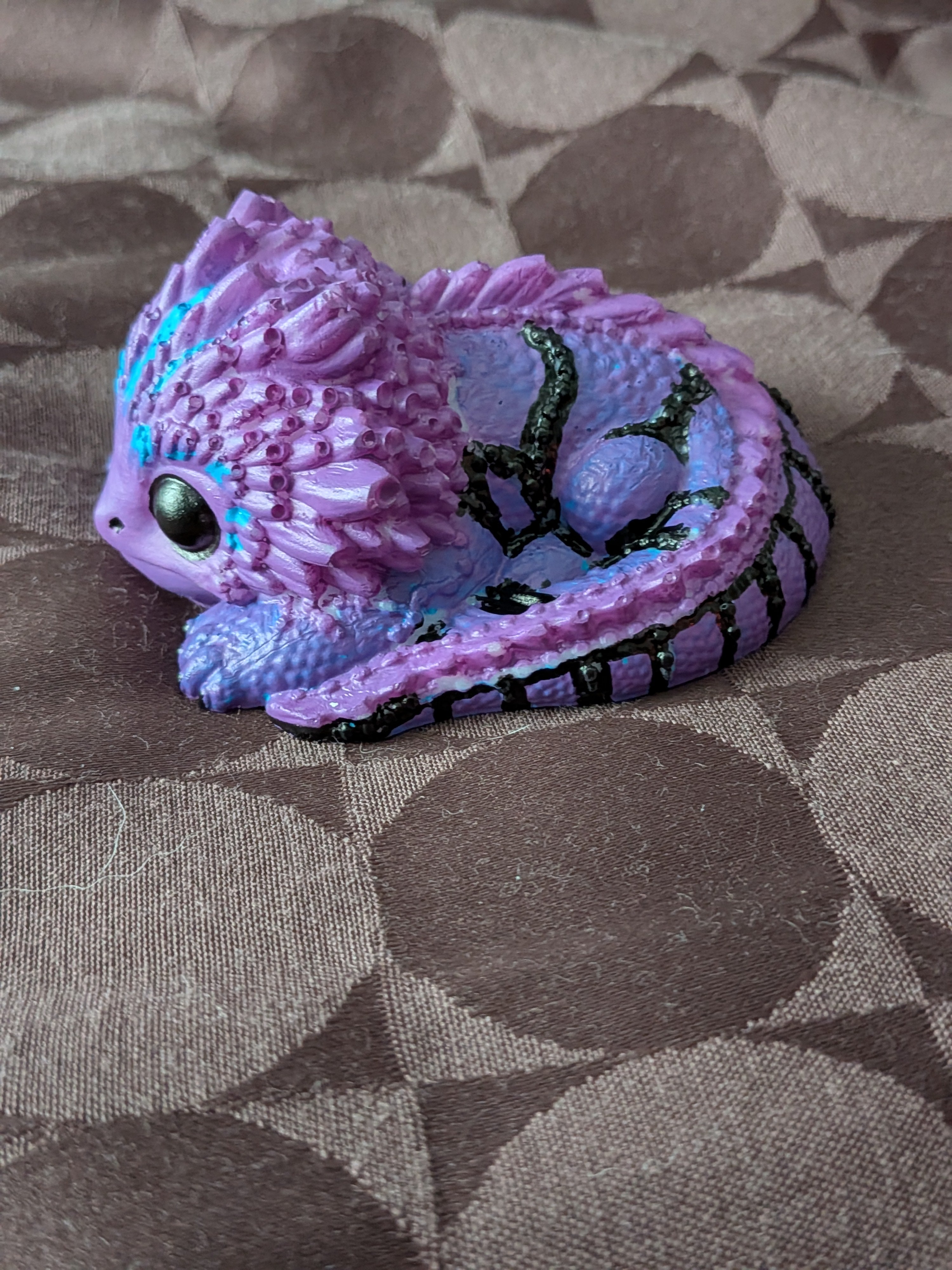 Purple resin salamander